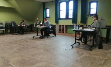 Jury w składzie:
Tomasz Stochniał - przewodniczący
Grażyna Ziaja ? członek
Gizela Ploch ? członek