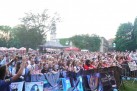 Zdjęcie przedstawia tłum - publiczność.