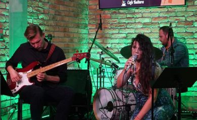 Natalia Kordiak Trio podczas koncertu.