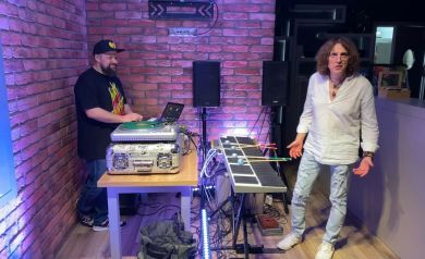 Duet Bernard Maseli i DJ Eprom - połączenie jazzu i hip-hop?u. Muzycy przed występem.