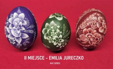 Kolorowe kroszonki o kwiatowym wzorze, które zajęły II miejsce w konkursie w kategorii dla dzieci. Autorka: Emilia Jureczko. 