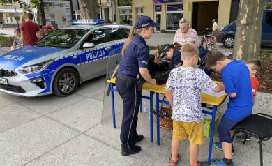 Atrakcje dla dzieci. Spotkanie z policjantami.