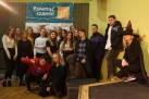 Uczestnicy projektu  ?Miejska dżungla naszych filmowych marzeń? pozujący do zdjęcia.