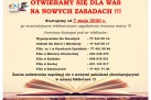 Plakat informuje, że biblioteka Strzeleckiego Ośrodka Kultury otwiera się od 7 maja 2020 r. na nowych zasadach. Wizytę trzeba umawiać telefonicznie – podano numery do działów i filii. Na dole widnieje otwarta książka i przypomnienie o nowych regułach korzystania. U góry w lewym rogu widać dwa loga, jedno z nich to logo SOKu. 