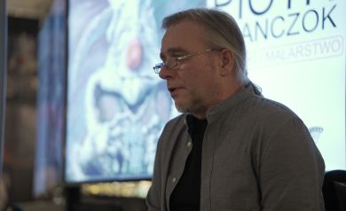 Piotr Franczok opowiada o swoich obrazach. 