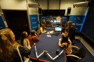 Grupa osób w studiu radiowym Radia Opole. 