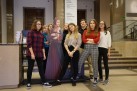 Zdjęcie grupowe z makietą 'Damy z Łasiczką'.