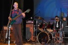 Na zdjęciu gitarzysta i perkusista. 