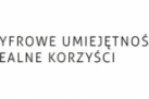 Na zdjęciu widnieją trzy logotypy partnerów projektu: po lewej logo Funduszy Europejskich – Polska Cyfrowa, w środku logo projektu e-Mocni z hasłem „Cyfrowe umiejętności, realne korzyści”, po prawej logo Unii Europejskiej z dopiskiem „Europejski Fundusz Rozwoju Regionalnego”.
