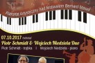 Plakat promuje III Festiwal Strzeleckie Ogrody Jazzowe, odbywający się od 7 października do 7 grudnia 2017 w C@fe Kultura w Strzelcach Opolskich. Patronat artystyczny sprawował Bernard Maselli. Na plakacie dominuje motyw klawiatury fortepianu i sylwetek muzyków w pomarańczowych odcieniach. Wyróżniono koncert Piotra Schmidta & Wojciecha Niedziela Duo 7 października2017 roku (sobota).  Cena biletu: 25 zł (do nabycia w kasie SOK). Na dole widnieją logotypy organizatorów i partnerów festiwalu. 