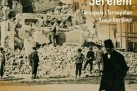 Plakat promuje wydarzenie „Zgliszcza nad Seretem. Tarnopola i Tarnopolan dzieje burzliwe”, prezentację Tomasza Kuby Kozłowskiego z Domu Spotkań z Historią w Warszawie. Spotkanie odbyło się 2 marca 2018 roku o godzinie 18:00 w Strzelcach Opolskich. Tło plakatu stanowi archiwalne zdjęcie ruin miasta z ludźmi poruszającymi się wśród gruzów, co podkreśla dramatyczny i historyczny charakter wydarzenia. Dominują barwy sepii, które nadają plakatowi poważny, historyczny klimat.