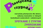 Plakat dotyczący warsztatów plastycznych dla dzieci, zabaw manualnych w różnych technikach malarskich i zdobniczych pt. ,,Plastyczna Przygoda' w ramach Wakacji z SOKiem. 