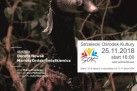 Plakat zapowiada spektakl teatralny dla dzieci pt. „Mała draka o zwierzakach”, wystawiany przez Opolski Teatr Lalki i Aktora. Przedstawienie odbyło się 25 listopada 2018 roku o godzinie 16:00 w Strzeleckim Ośrodku Kultury, a na plakacie widnieje zdjęcie lalki-zwierzęcia z przedstawienia.