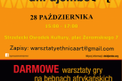 Plakat zapowiada III Ogólnopolskie Dni Djembe – darmowe warsztaty gry na bębnach afrykańskich, które odbędą się 28 października w godzinach od 15:00 do 17:00 w Strzeleckim Ośrodku Kultury. Kolorystyka jest ciepła – pomarańcz, żółć i czerń, z motywem afrykańskich wzorów i sylwetką grającego na djembe. Na dole plakatu znajdują się logotypy sponsorów i partnerów wydarzenia.