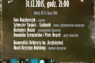 Plakat zapowiadał Koncert Sylwestrowy, który odbył się 31 grudnia 2015 roku w Strzeleckim Ośrodku Kultury. Wystąpili m.in. Ewa Majcherczyk, Sylwester Targosz-Szalonek, Kazimierz Mazur oraz Kameraliści Orkiestry im. Arcyksiężnej Marii Krystyny Habsburg. Tło zdobiło zdjęcie orkiestry na scenie, a całość utrzymano w eleganckiej złoto-brązowej stylistyce.