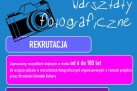 Plakat informuje o bezpłatnych warsztatach fotograficznych „Emocje w kadrze fotografii zatrzymane” organizowanych przez Strzelecki Ośrodek Kultury. Mogą wziąć w nich udział osoby w wieku od 6 do 100 lat. Zajęcia odbywają się od 1 lipca do 31 października 2020 r., liczba miejsc jest ograniczona. Plakat ma niebiesko-fioletową szatę graficzną, widnieje na nim rysunek aparatu fotograficznego, a na dole podano dane kontaktowe do zapisów w Strzeleckim Ośrodku Kultury oraz logo SOKu.
- powiększ