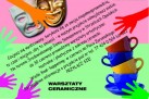 Plakat promuje projekt „Niepełnosprawni sprawni w kulturze” organizowany przez Strzelecki Ośrodek Kultury. Zaprasza osoby z niepełnosprawnością do udziału w warsztatach teatralnych, ceramicznych i happeningu. Na dole widnieją logotypy partnerów i informacja o dofinansowaniu.